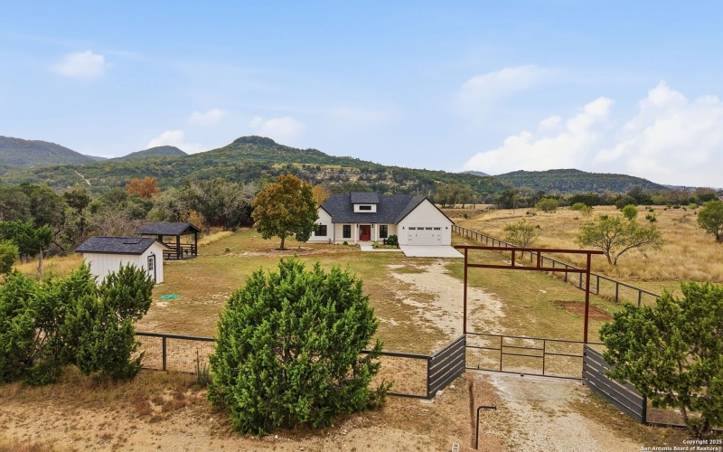 13932 State Highway 16, Pipe Creek, TX 78063, 4 Bedrooms Bedrooms, ,3 BathroomsBathrooms,Residential,For Sale,13932 State Highway 16,0,1926911