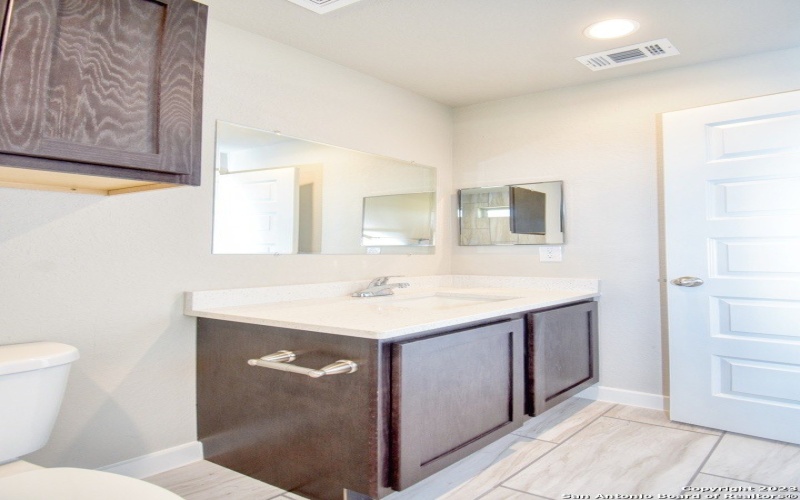 8406 Via Pisa, San Antonio, TX 78227, ,Residential Multi Family,En Venta,8406 Via Pisa,0,1932457