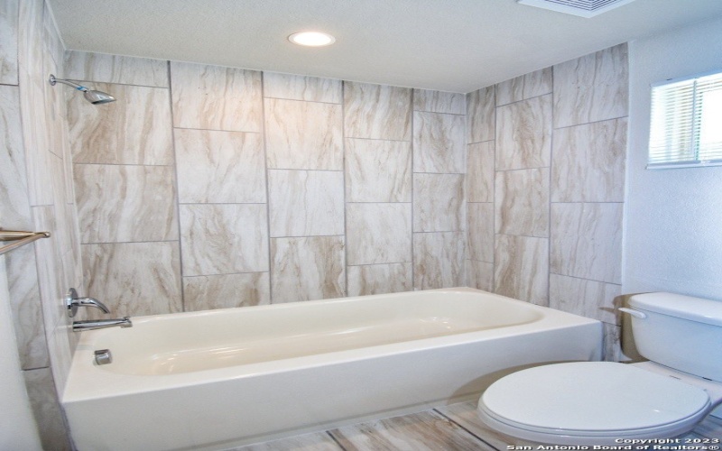 8406 Via Pisa, San Antonio, TX 78227, ,Residential Multi Family,En Venta,8406 Via Pisa,0,1932457