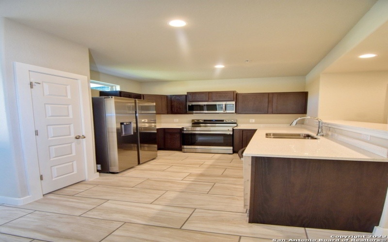 8406 Via Pisa, San Antonio, TX 78227, ,Residential Multi Family,En Venta,8406 Via Pisa,0,1932457