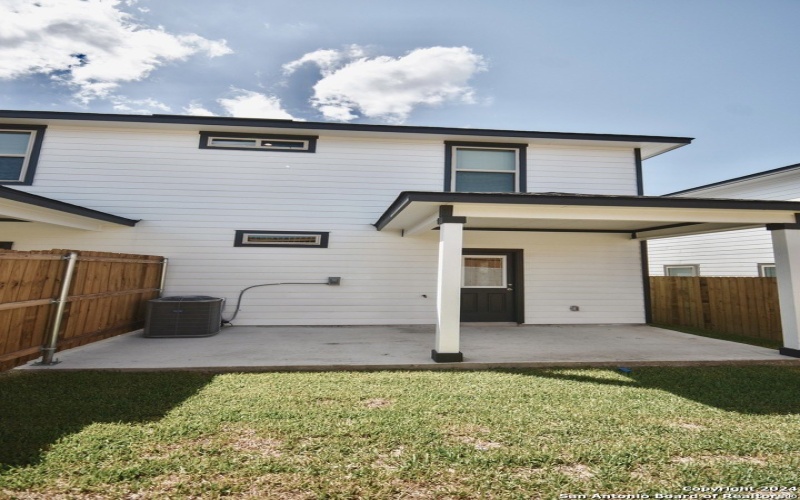 8406 Via Pisa, San Antonio, TX 78227, ,Residential Multi Family,En Venta,8406 Via Pisa,0,1932457