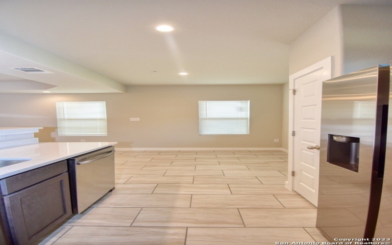 8406 Via Pisa, San Antonio, TX 78227, ,Residential Multi Family,En Venta,8406 Via Pisa,0,1932457