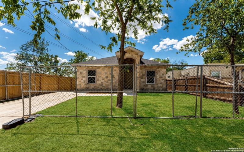 2115 SW 19TH ST, San Antonio, TX 78207, 3 Habitaciones Habitaciones , ,2 BañosBaños,Residential,En Venta,2115 SW 19TH ST,0,1936122