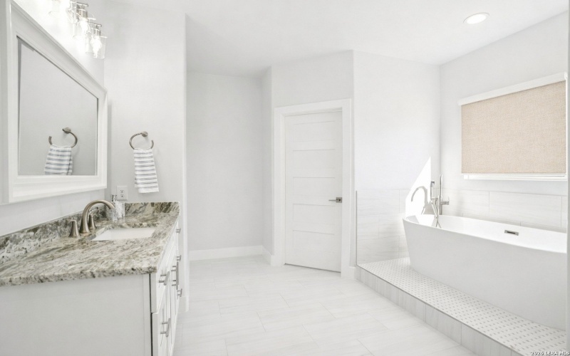 103 N John Bird, Blanco, TX 78606, 3 Bedrooms Bedrooms, ,2 BathroomsBathrooms,Residential,For Sale,103 N John Bird,0,1940291