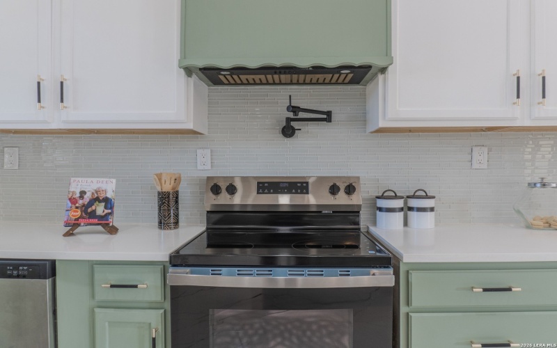 185 E Medium Meadow, Lytle, TX 78052, 4 Bedrooms Bedrooms, ,2 BathroomsBathrooms,Residential,For Sale,185 E Medium Meadow,0,1943112