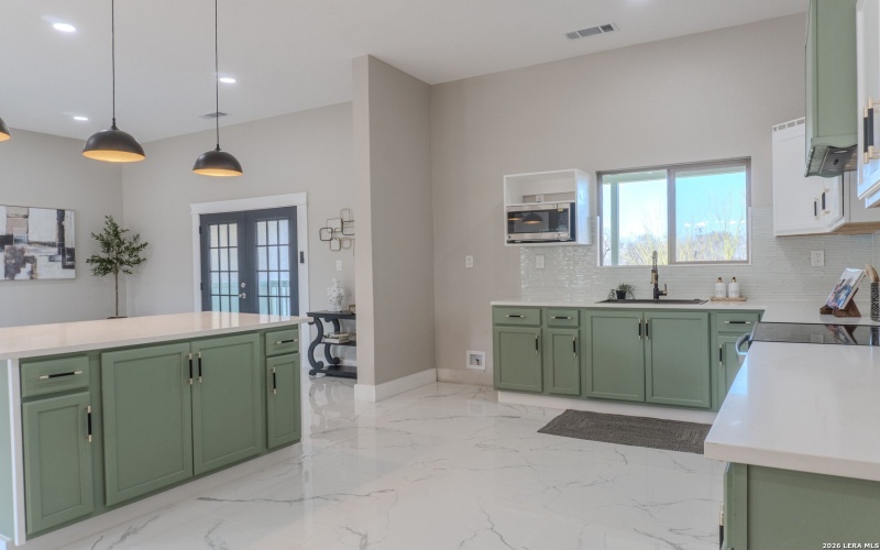 185 E Medium Meadow, Lytle, TX 78052, 4 Bedrooms Bedrooms, ,2 BathroomsBathrooms,Residential,For Sale,185 E Medium Meadow,0,1943112