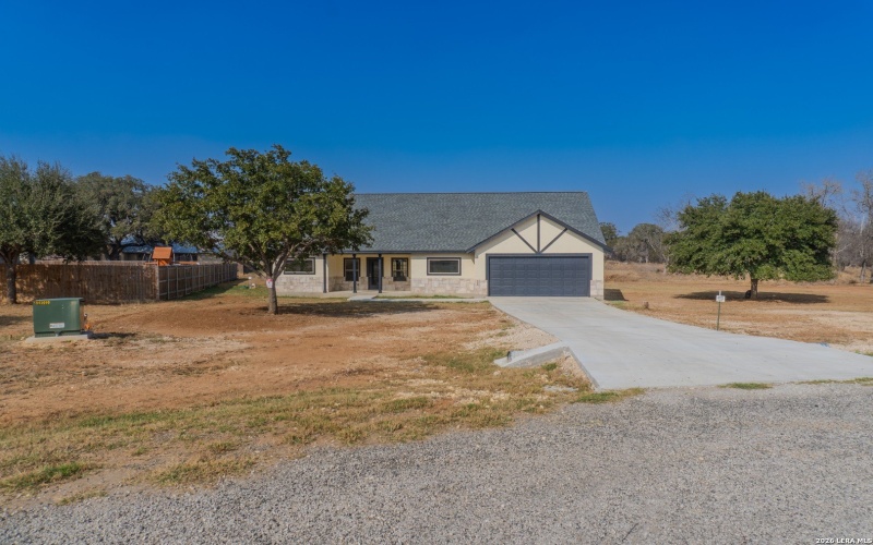 185 E Medium Meadow, Lytle, TX 78052, 4 Bedrooms Bedrooms, ,2 BathroomsBathrooms,Residential,For Sale,185 E Medium Meadow,0,1943112