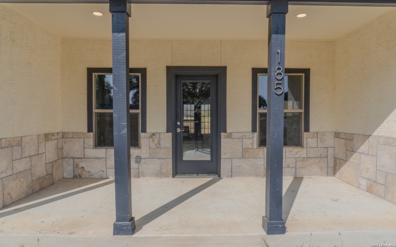 185 E Medium Meadow, Lytle, TX 78052, 4 Bedrooms Bedrooms, ,2 BathroomsBathrooms,Residential,For Sale,185 E Medium Meadow,0,1943112