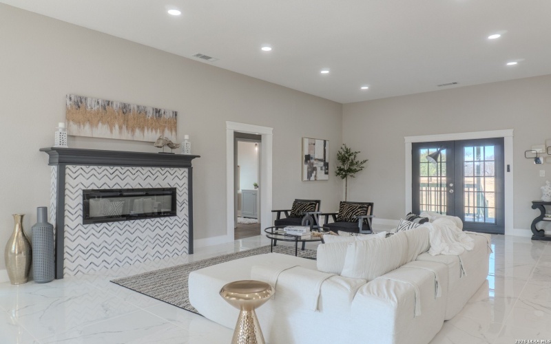 185 E Medium Meadow, Lytle, TX 78052, 4 Bedrooms Bedrooms, ,2 BathroomsBathrooms,Residential,For Sale,185 E Medium Meadow,0,1943112