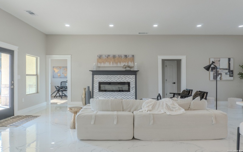 185 E Medium Meadow, Lytle, TX 78052, 4 Bedrooms Bedrooms, ,2 BathroomsBathrooms,Residential,For Sale,185 E Medium Meadow,0,1943112