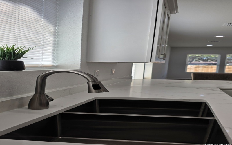 203 Hatcher, San Antonio, TX 78223, 3 Bedrooms Bedrooms, ,3 BathroomsBathrooms,Residential,For Sale,203 Hatcher,0,1943784