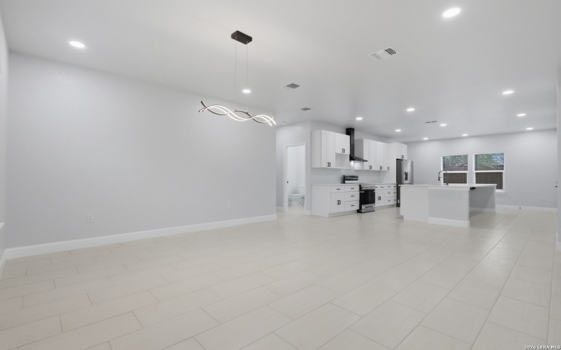 1635 E Chavaneaux, San Antonio, TX 78214, 4 Habitaciones Habitaciones , ,3 BañosBaños,Residential,En Venta,1635 E Chavaneaux,0,1950169