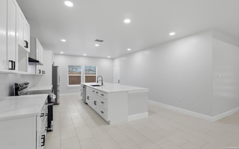 1635 E Chavaneaux, San Antonio, TX 78214, 4 Habitaciones Habitaciones , ,3 BañosBaños,Residential,En Venta,1635 E Chavaneaux,0,1950169