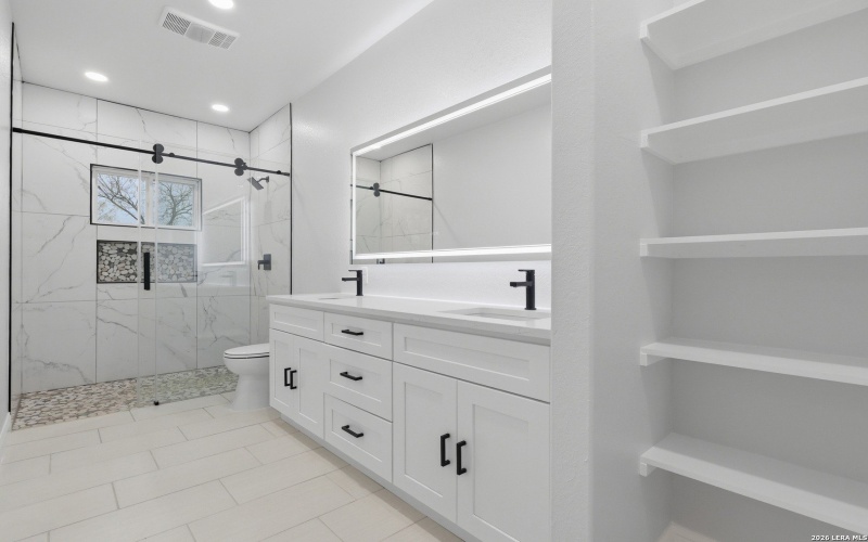 1635 E Chavaneaux, San Antonio, TX 78214, 4 Habitaciones Habitaciones , ,3 BañosBaños,Residential,En Venta,1635 E Chavaneaux,0,1950169