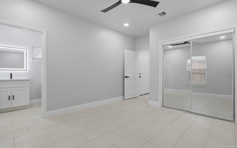 1635 E Chavaneaux, San Antonio, TX 78214, 4 Habitaciones Habitaciones , ,3 BañosBaños,Residential,En Venta,1635 E Chavaneaux,0,1950169