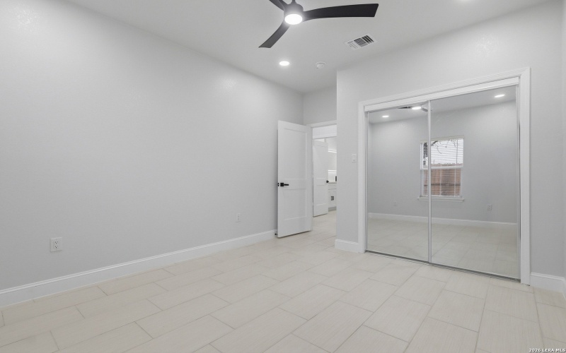 1635 E Chavaneaux, San Antonio, TX 78214, 4 Habitaciones Habitaciones , ,3 BañosBaños,Residential,En Venta,1635 E Chavaneaux,0,1950169