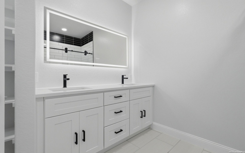 1635 E Chavaneaux, San Antonio, TX 78214, 4 Habitaciones Habitaciones , ,3 BañosBaños,Residential,En Venta,1635 E Chavaneaux,0,1950169