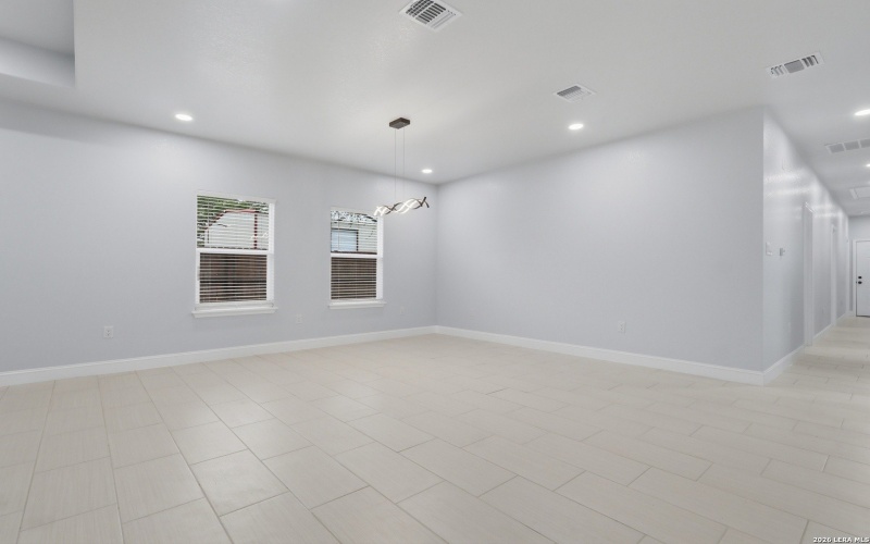 1635 E Chavaneaux, San Antonio, TX 78214, 4 Habitaciones Habitaciones , ,3 BañosBaños,Residential,En Venta,1635 E Chavaneaux,0,1950169