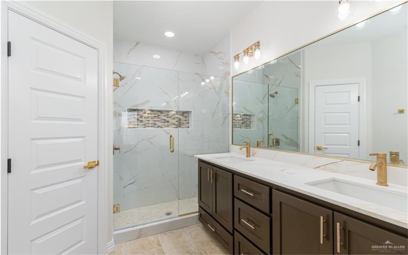 2911 E Q Avenue, Hidalgo, TX 78557, 4 Bedrooms Bedrooms, ,2 BathroomsBathrooms,Residential,For Sale,2911 E Q Avenue,0,500255