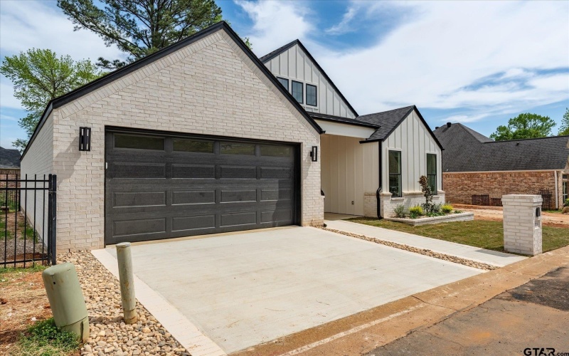 7146 HOLLY SQUARE CT., Tyler, TX 75703, 3 Habitaciones Habitaciones , ,2 BañosBaños,Residential,En Venta,7146 HOLLY SQUARE CT.,0,26004281