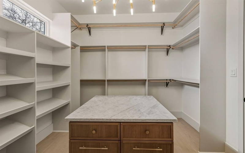 917 Brookwood Drive, Dallas, TX 75224, 4 Bedrooms Bedrooms, ,3 BathroomsBathrooms,Residential,For Sale,917 Brookwood Drive,0,21164701