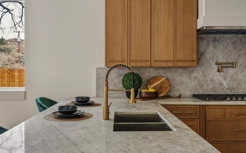 917 Brookwood Drive, Dallas, TX 75224, 4 Bedrooms Bedrooms, ,3 BathroomsBathrooms,Residential,For Sale,917 Brookwood Drive,0,21164701