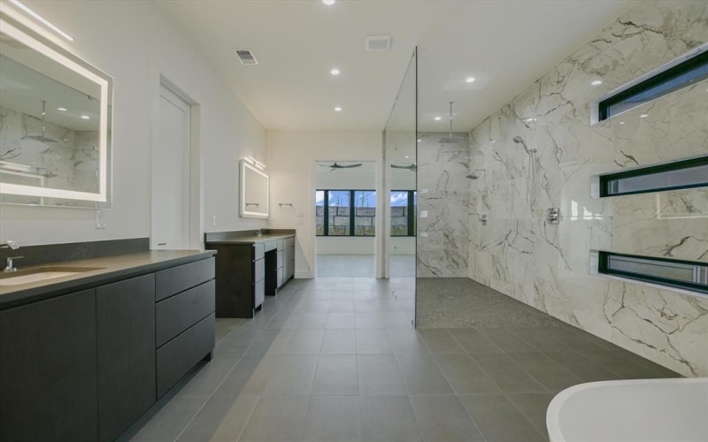 105 Via Roma Court, Horseshoe Bay, TX 78657, 3 Habitaciones Habitaciones , ,3 BañosBaños,Residential,En Venta,105 Via Roma Court,0,21210332