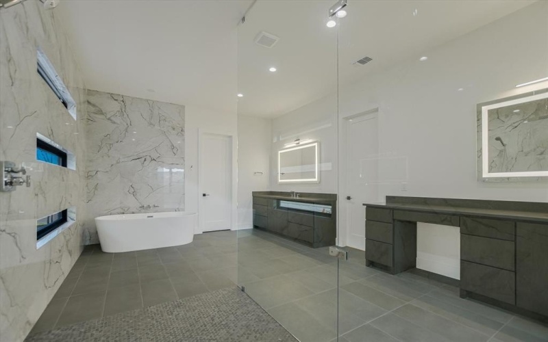 105 Via Roma Court, Horseshoe Bay, TX 78657, 3 Habitaciones Habitaciones , ,3 BañosBaños,Residential,En Venta,105 Via Roma Court,0,21210332