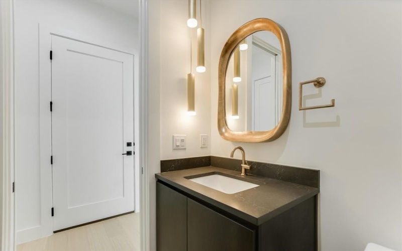 105 Via Roma Court, Horseshoe Bay, TX 78657, 3 Habitaciones Habitaciones , ,3 BañosBaños,Residential,En Venta,105 Via Roma Court,0,21210332