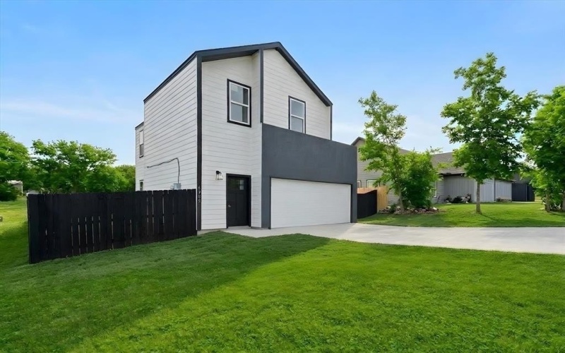 5905 Collins Court, Granbury, TX 76048, 3 Bedrooms Bedrooms, ,2 BathroomsBathrooms,Residential,For Sale,5905 Collins Court,0,21212183