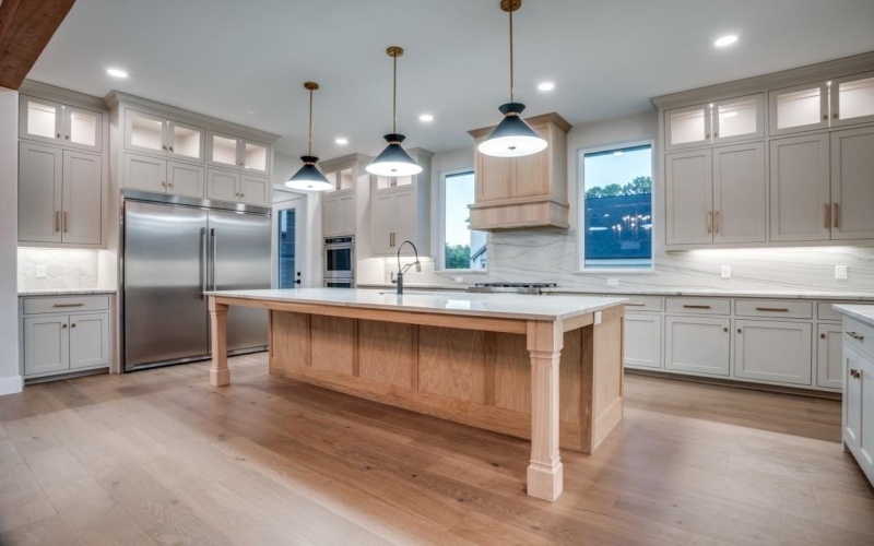 2424 Bellview Circle, Tyler, TX 75709, 5 Bedrooms Bedrooms, ,6 BathroomsBathrooms,Residential,For Sale,2424 Bellview Circle,0,21217626