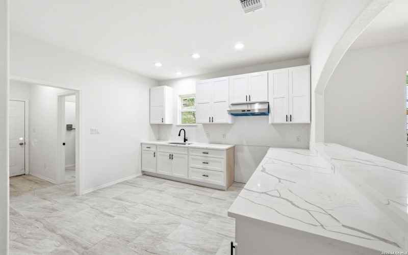 717 Avenue C, Seguin, TX 78155, 3 Habitaciones Habitaciones , ,2 BañosBaños,Residential,En Venta,717 Avenue C,0,1952068