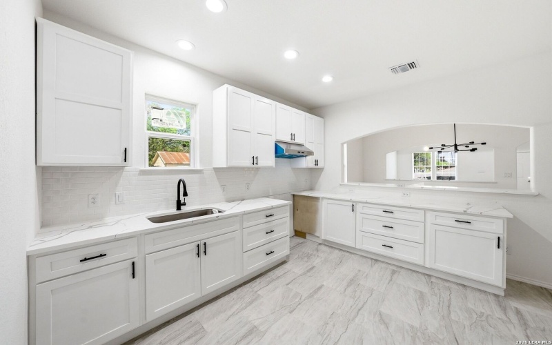 717 Avenue C, Seguin, TX 78155, 3 Habitaciones Habitaciones , ,2 BañosBaños,Residential,En Venta,717 Avenue C,0,1952068