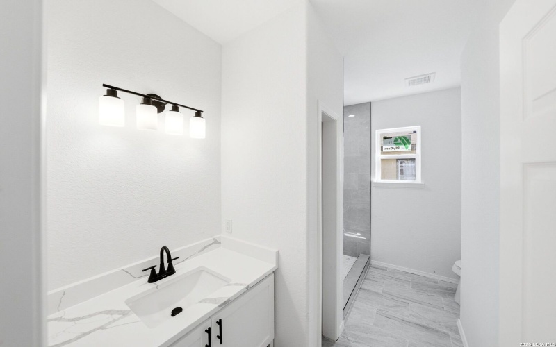 717 Avenue C, Seguin, TX 78155, 3 Habitaciones Habitaciones , ,2 BañosBaños,Residential,En Venta,717 Avenue C,0,1952068