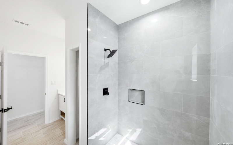 717 Avenue C, Seguin, TX 78155, 3 Habitaciones Habitaciones , ,2 BañosBaños,Residential,En Venta,717 Avenue C,0,1952068