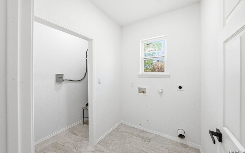 717 Avenue C, Seguin, TX 78155, 3 Habitaciones Habitaciones , ,2 BañosBaños,Residential,En Venta,717 Avenue C,0,1952068