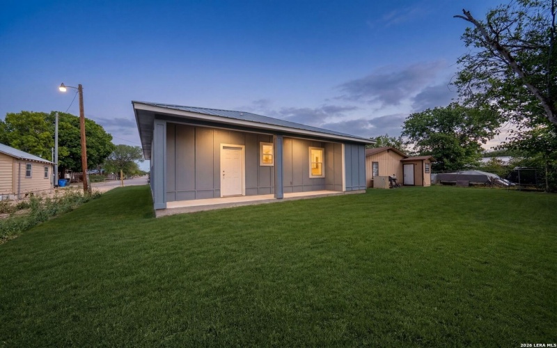 717 Avenue C, Seguin, TX 78155, 3 Habitaciones Habitaciones , ,2 BañosBaños,Residential,En Venta,717 Avenue C,0,1952068