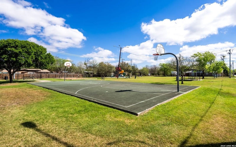 717 Avenue C, Seguin, TX 78155, 3 Habitaciones Habitaciones , ,2 BañosBaños,Residential,En Venta,717 Avenue C,0,1952068