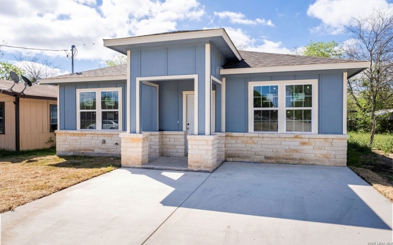 717 Avenue C, Seguin, TX 78155, 3 Habitaciones Habitaciones , ,2 BañosBaños,Residential,En Venta,717 Avenue C,0,1952068