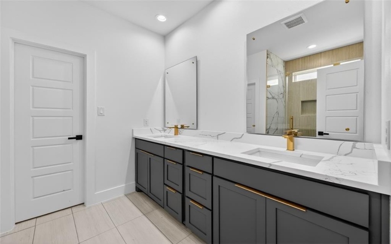 1930 Houston Street, Grand Prairie, TX 75050, 4 Bedrooms Bedrooms, ,3 BathroomsBathrooms,Residential,For Sale,1930 Houston Street,0,21220487