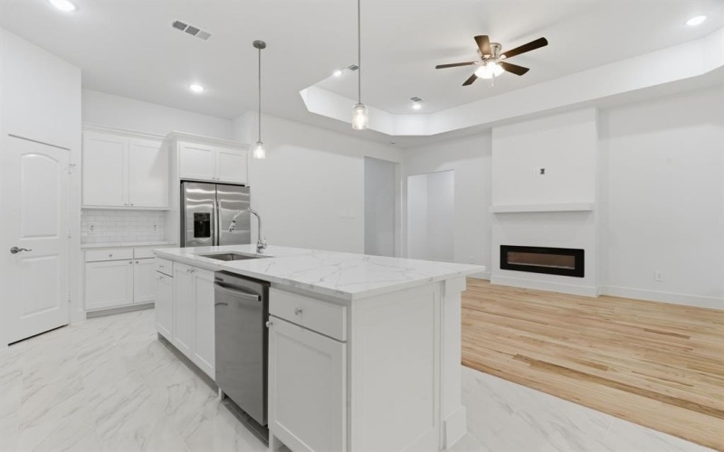 213 E Bullard Street, Weatherford, TX 76086, 4 Bedrooms Bedrooms, ,3 BathroomsBathrooms,Residential,For Sale,213 E Bullard Street,0,21174725