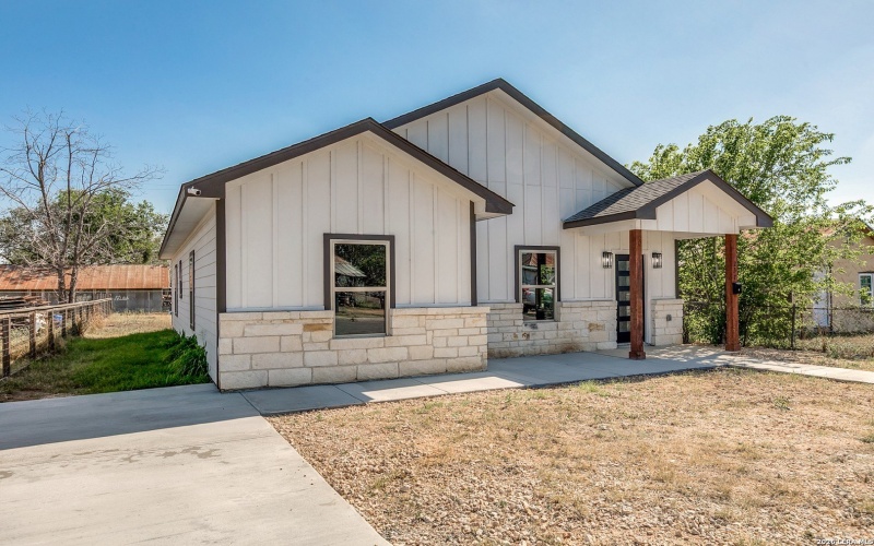 237 Avenue D, Poteet, TX 78065, 3 Bedrooms Bedrooms, ,2 BathroomsBathrooms,Residential,For Sale,237 Avenue D,0,1953029