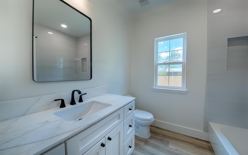 106 W Briar Drive, Granite Shoals, TX 78654, 3 Bedrooms Bedrooms, ,2 BathroomsBathrooms,Residential,For Sale,106 W Briar Drive,0,177266