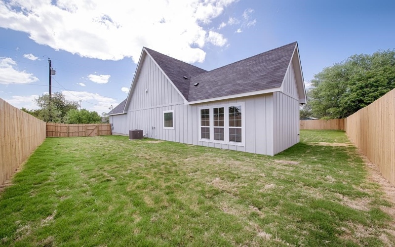 106 W Briar Drive, Granite Shoals, TX 78654, 3 Bedrooms Bedrooms, ,2 BathroomsBathrooms,Residential,For Sale,106 W Briar Drive,0,177266