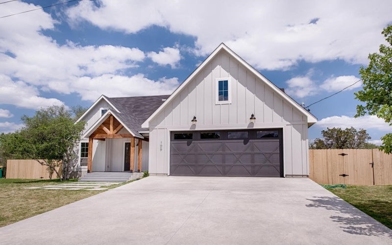 106 W Briar Drive, Granite Shoals, TX 78654, 3 Bedrooms Bedrooms, ,2 BathroomsBathrooms,Residential,For Sale,106 W Briar Drive,0,177266