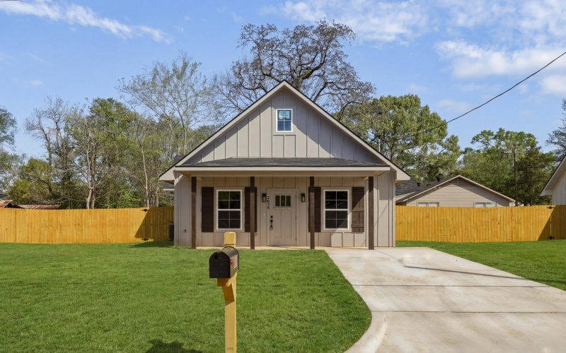 2656 Hendricks St, Gladewater, TX 75647, 2 Bedrooms Bedrooms, ,1 BathroomBathrooms,Residential,For Sale,2656 Hendricks St,0,20262197