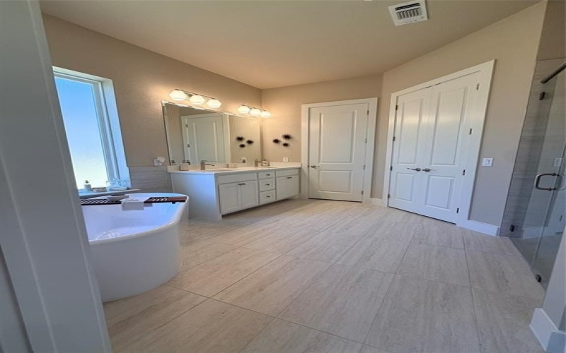 8044 Thomas Crossing, North Richland Hills, TX 76180, 3 Bedrooms Bedrooms, ,2 BathroomsBathrooms,Residential,For Sale,8044 Thomas Crossing,0,21174295