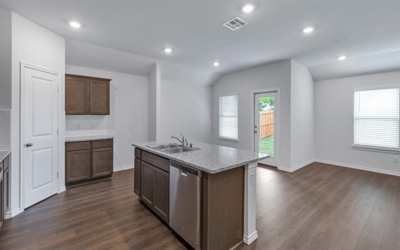 901 Barton Drive, Ennis, TX 75119, 4 Bedrooms Bedrooms, ,2 BathroomsBathrooms,Residential,For Sale,901 Barton Drive,0,21220941