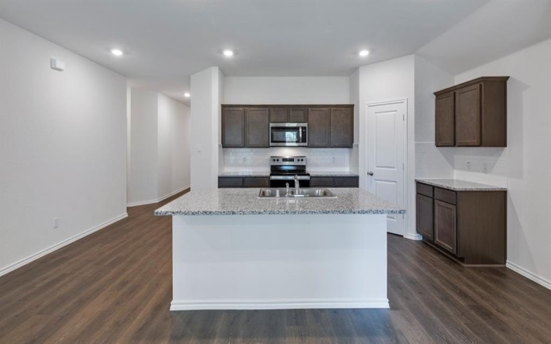 901 Barton Drive, Ennis, TX 75119, 4 Bedrooms Bedrooms, ,2 BathroomsBathrooms,Residential,For Sale,901 Barton Drive,0,21220941