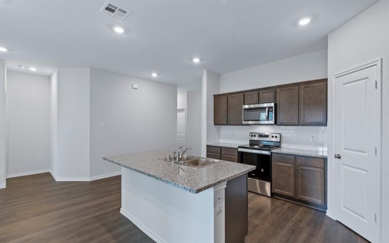 901 Barton Drive, Ennis, TX 75119, 4 Bedrooms Bedrooms, ,2 BathroomsBathrooms,Residential,For Sale,901 Barton Drive,0,21220941